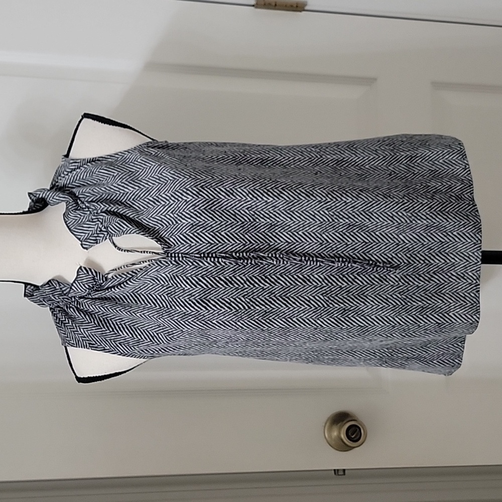 J. Crew Size 0 Gray Herringbone Pullover Blouse Top Sleeveless Ruffle Neck